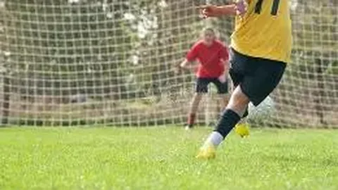 布朗尼发展联盟首战得分低迷，虽送出6分3板4助但失误连连。